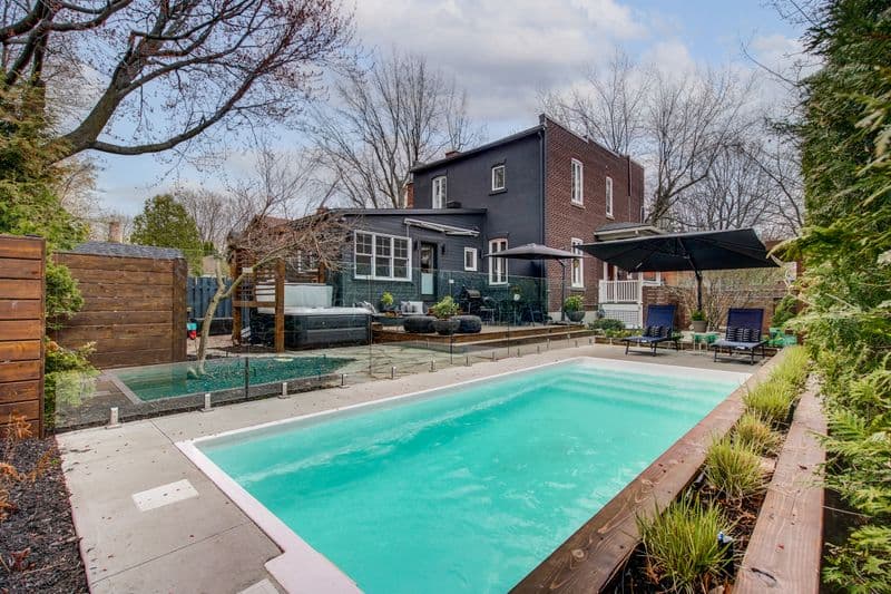 Virtual blue hour before transformation - Real estate virtual staging example by Hausvalet