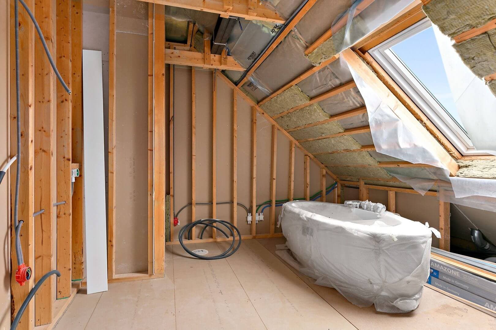 Virtual renovation before transformation - Real estate virtual staging example by Hausvalet